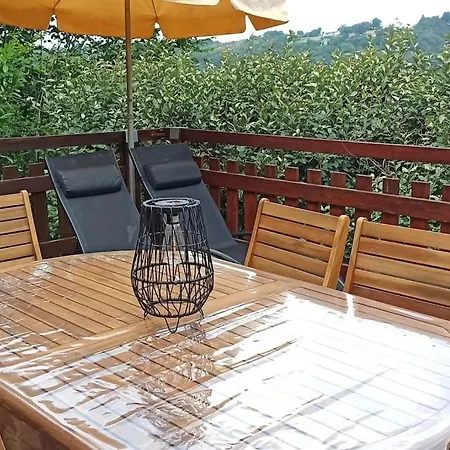 Le Du Avec Et Piscine Privés Pour Le Printemps Et L'été Et Poêle à Bois Réconfortant En Hiver * Beaulieu (Cantal)