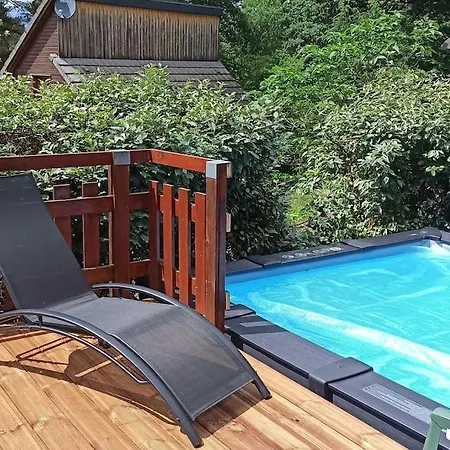 Le Du Avec Et Piscine Privés Pour Le Printemps Et L'été Et Poêle à Bois Réconfortant En Hiver * Beaulieu (Cantal)