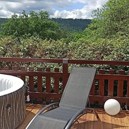 Chalet Le Du Avec Et Piscine Privés Pour Le Printemps Et L'été Et Poêle à Bois Réconfortant En Hiver