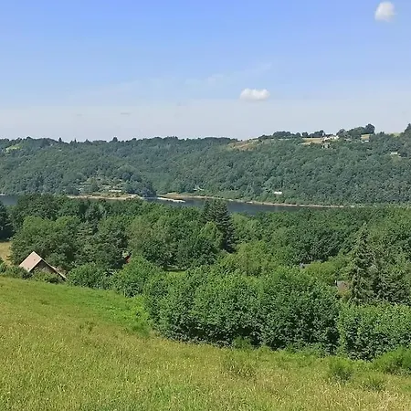 Chalet Le Du Lac: Seasonal Retreat With Private Pool Beaulieu (Cantal)