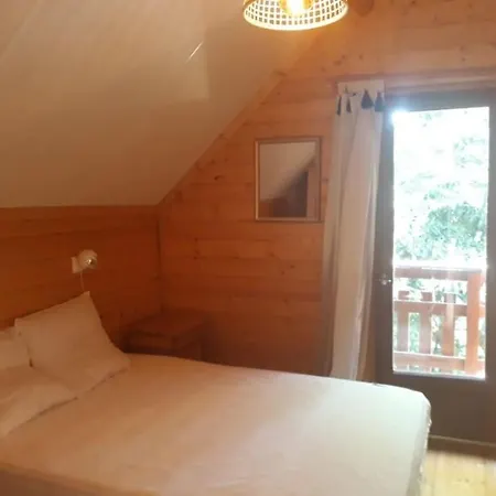 Le Du Avec Et Piscine Privés Pour Le Printemps Et L'été Et Poêle à Bois Réconfortant En Hiver * Beaulieu (Cantal)
