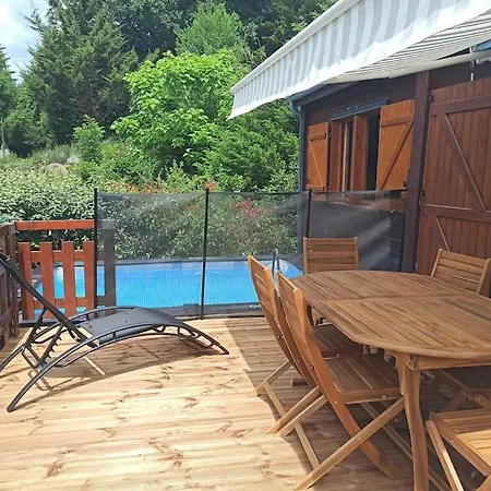 Le Du Avec Et Piscine Privés Pour Le Printemps Et L'été Et Poêle à Bois Réconfortant En Hiver Beaulieu (Cantal)