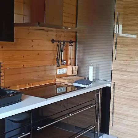 Le Du Avec Et Piscine Privés Pour Le Printemps Et L'été Et Poêle à Bois Réconfortant En Hiver * Beaulieu (Cantal)