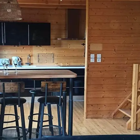 Le Du Avec Et Piscine Privés Pour Le Printemps Et L'été Et Poêle à Bois Réconfortant En Hiver Beaulieu (Cantal)