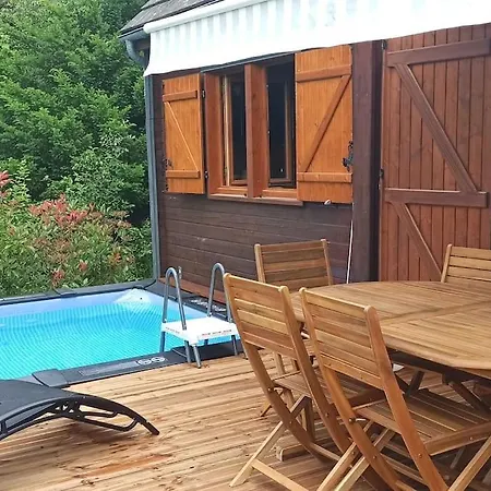 Le Du Avec Et Piscine Privés Pour Le Printemps Et L'été Et Poêle à Bois Réconfortant En Hiver Chalet