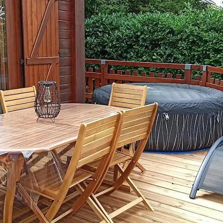 Le Du Lac: Seasonal Retreat With Private Pool Beaulieu (Cantal)