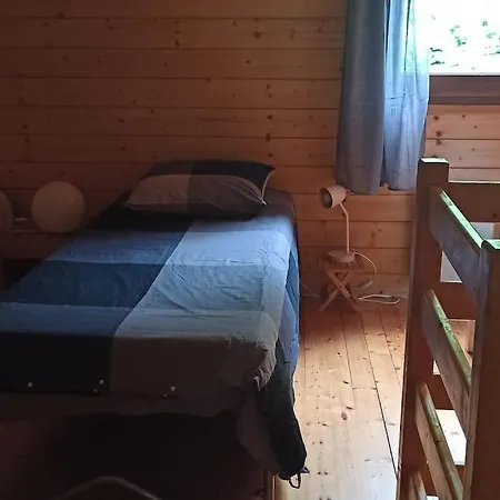 Le Du Avec Et Piscine Privés Pour Le Printemps Et L'été Et Poêle à Bois Réconfortant En Hiver *