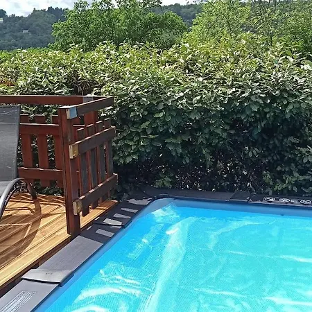 Le Du Avec Et Piscine Privés Pour Le Printemps Et L'été Et Poêle à Bois Réconfortant En Hiver * Beaulieu (Cantal)