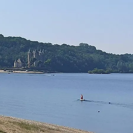 Le Du Avec Et Piscine Privés Pour Le Printemps Et L'été Et Poêle à Bois Réconfortant En Hiver Beaulieu (Cantal)